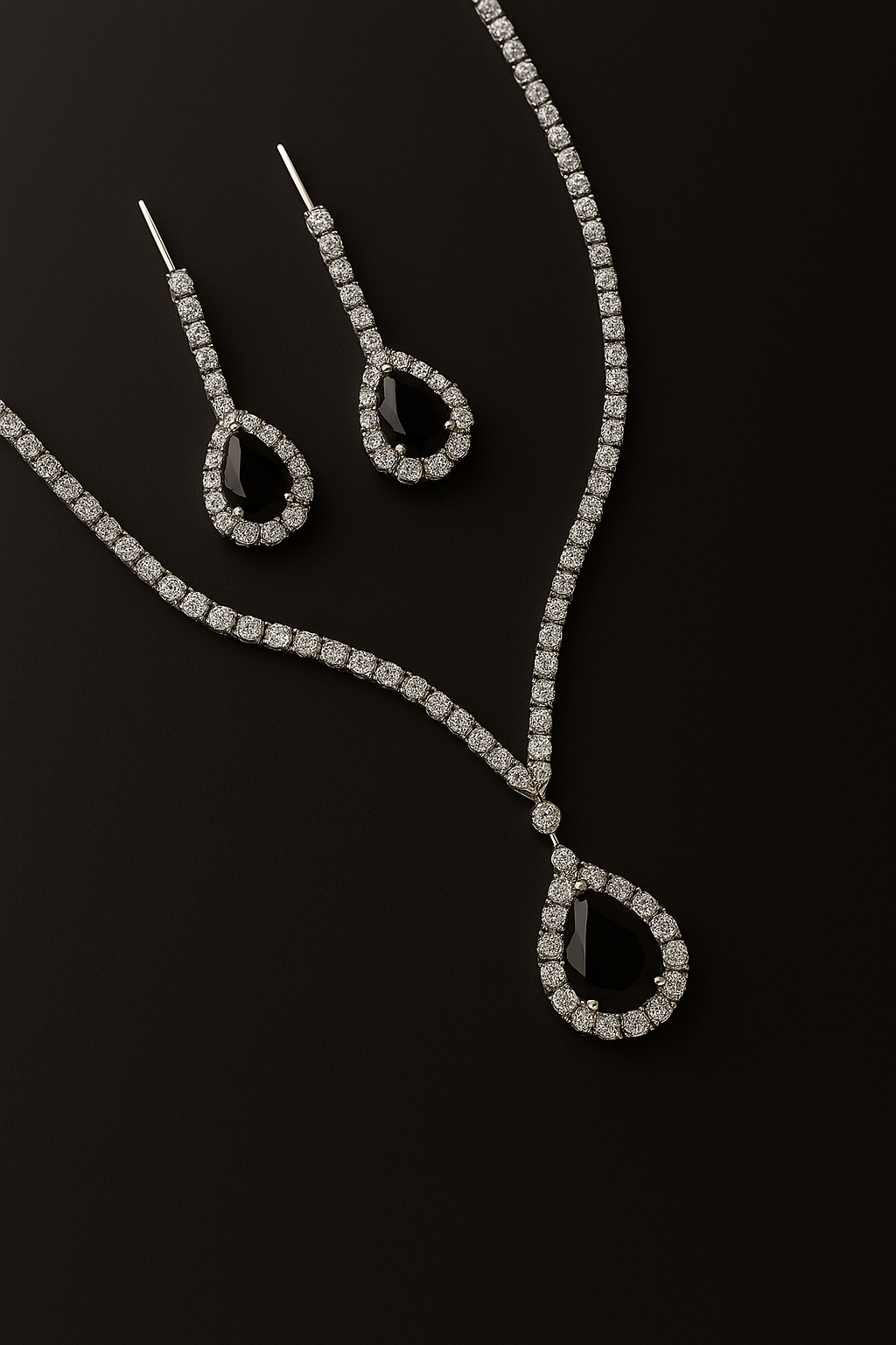 Elegancia Nocturna – Set de Collar y Aretes con Brillo Infinito