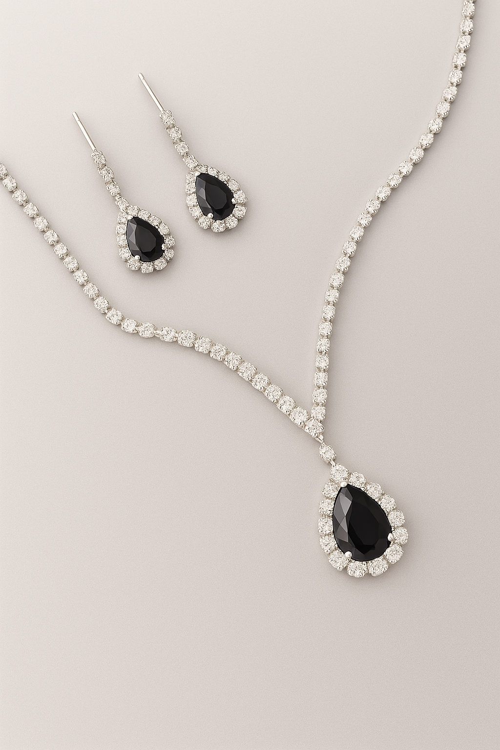 Elegancia Nocturna – Set de Collar y Aretes con Brillo Infinito